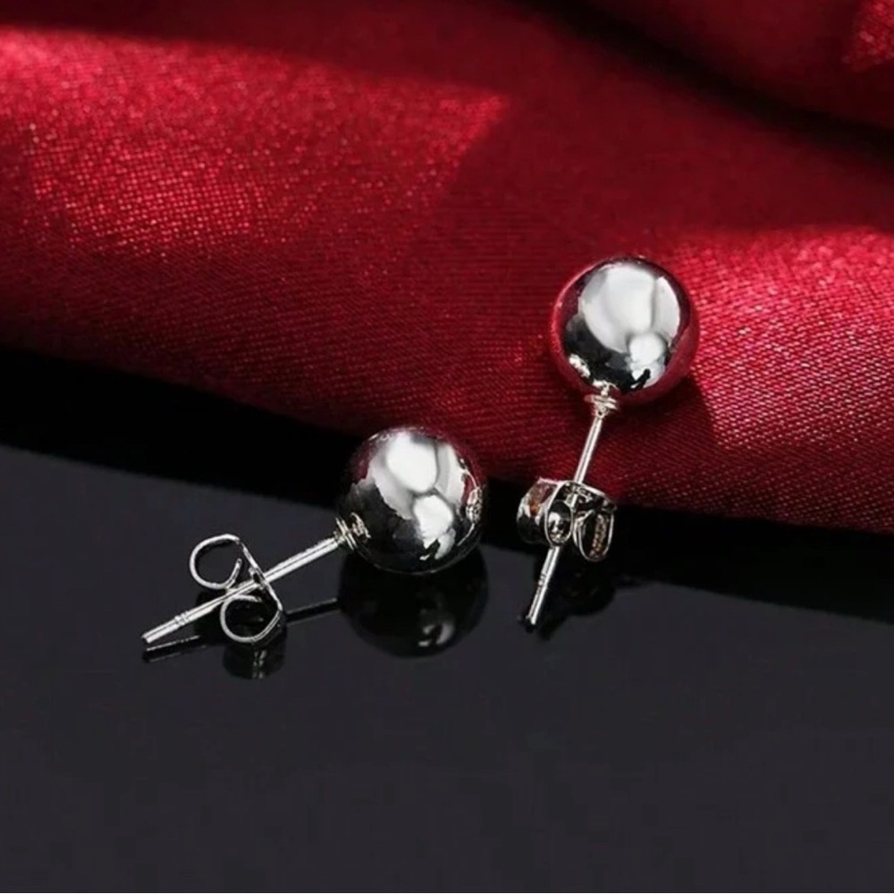 Elegant 925 Silver Stud Earrings - Picture 4 of 7
